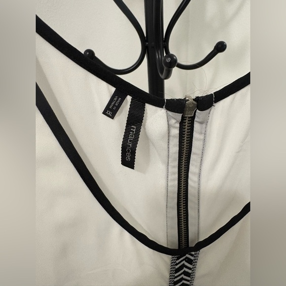 Maurices White and Black Sleeveless Blouse - Picture 4 of 6